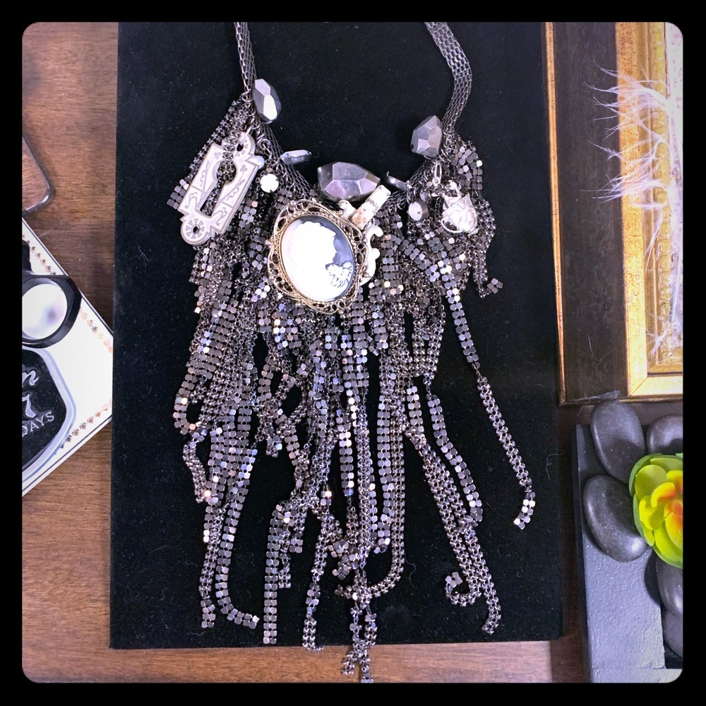 🧟‍♀️ Alice in wonderland Secret Garden necklace